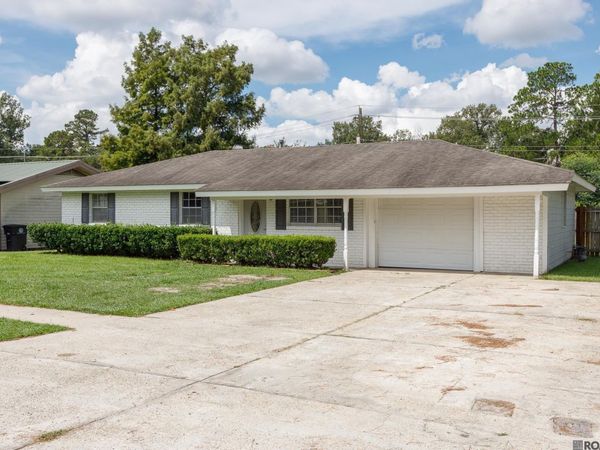 352 Fontainbleau Dr, Baton Rouge, LA 70819