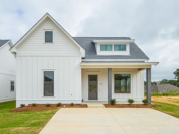 141 Molly Dr, Starkville, MS 39759