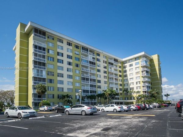 4400 Hillcrest Dr, Unit 520C, Hollywood, FL 33021