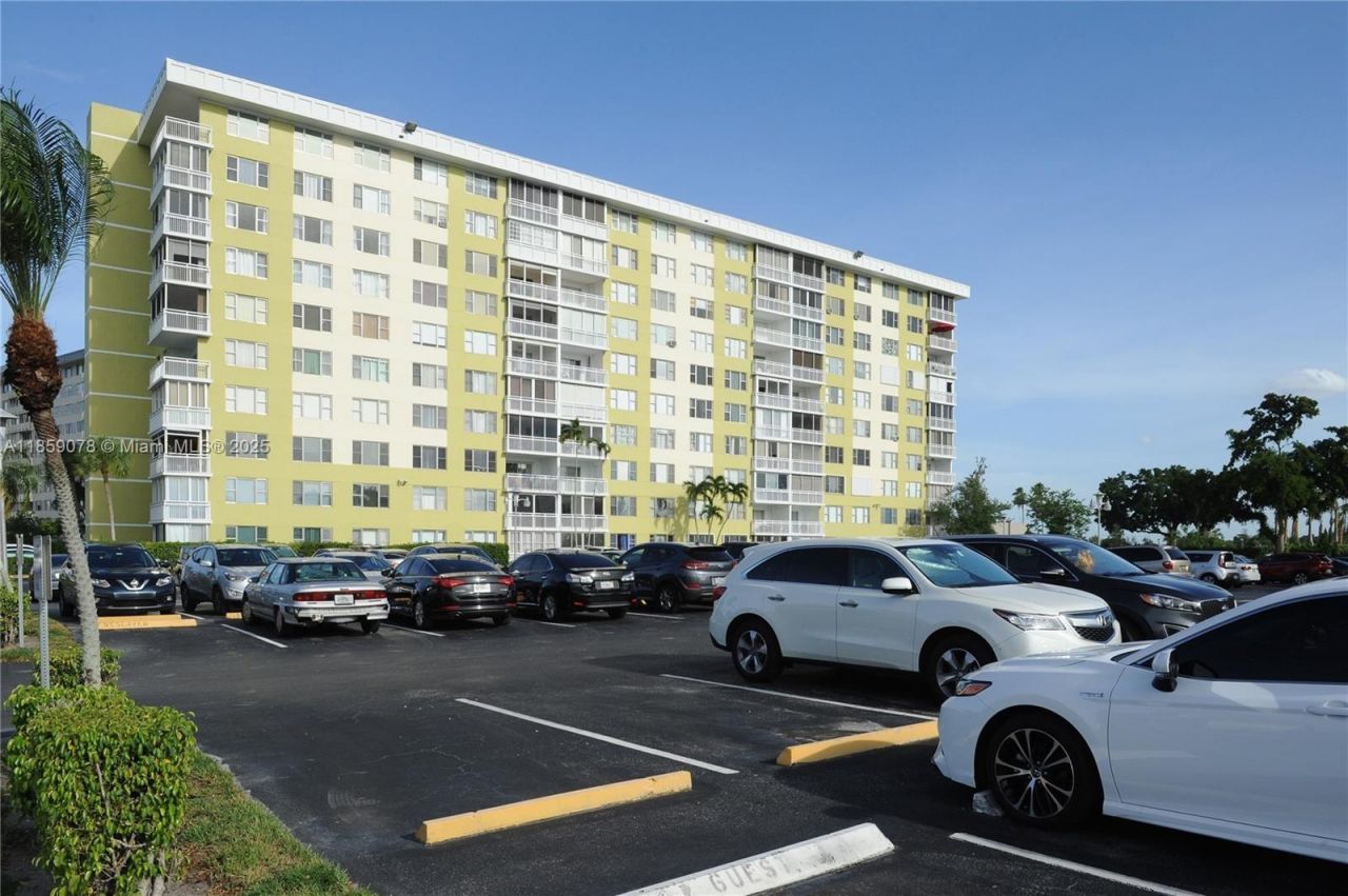 4400 Hillcrest Dr, Unit 520C, Hollywood, FL 33021 Photo