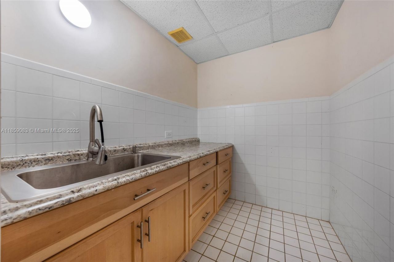 9855 S Dixie Hwy, Pinecrest, FL 33156 Photo