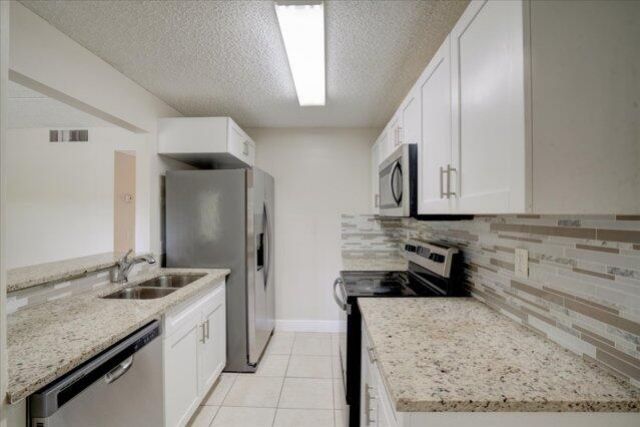 1104 Meadows Circle, Boynton Beach, FL 33436 Photo