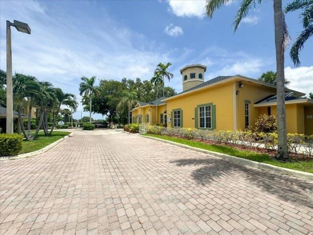 1104 Meadows Circle, Boynton Beach, FL 33436 Photo