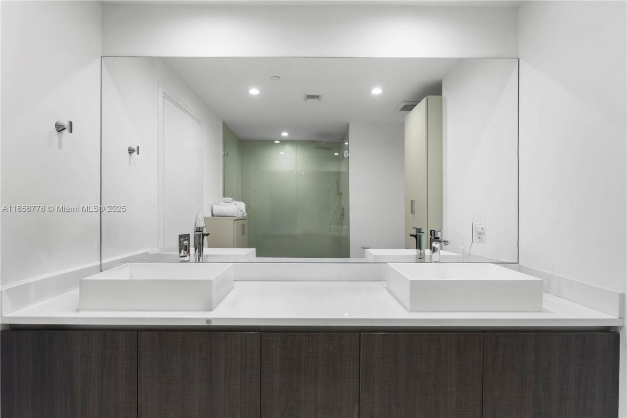 1150 102nd St, Unit 706, Bay Harbor Islands, FL 33154 Photo