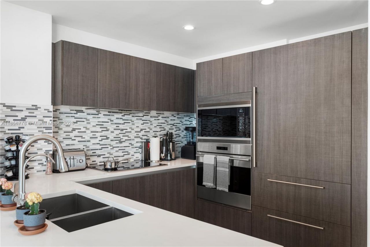 1150 102nd St, Unit 706, Bay Harbor Islands, FL 33154 Photo