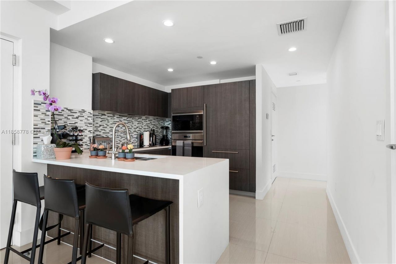 1150 102nd St, Unit 706, Bay Harbor Islands, FL 33154 Photo