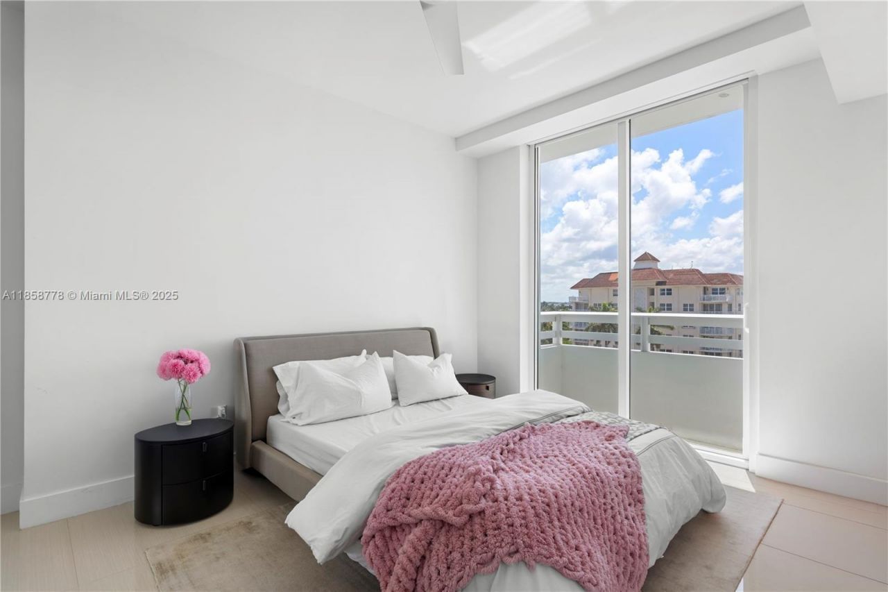 1150 102nd St, Unit 706, Bay Harbor Islands, FL 33154 Photo