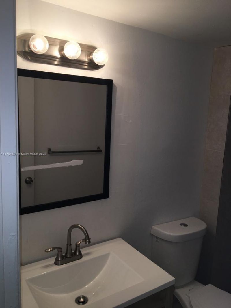 496 NW 165th St Rd, Unit D312, Miami, FL 33169 Photo