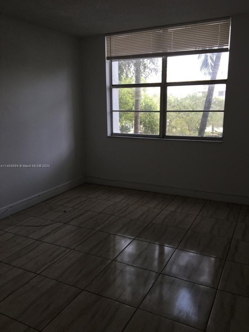 496 NW 165th St Rd, Unit D312, Miami, FL 33169 Photo