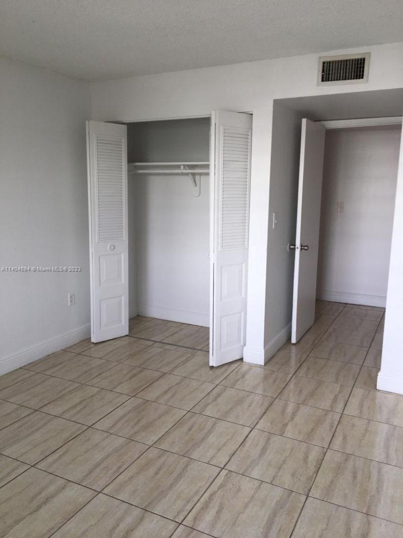 496 NW 165th St Rd, Unit D312, Miami, FL 33169 Photo