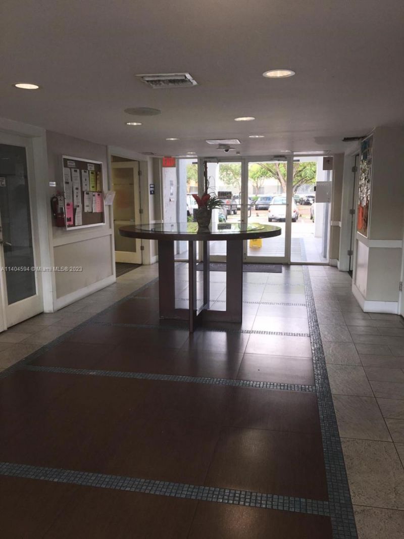 496 NW 165th St Rd, Unit D312, Miami, FL 33169 Photo