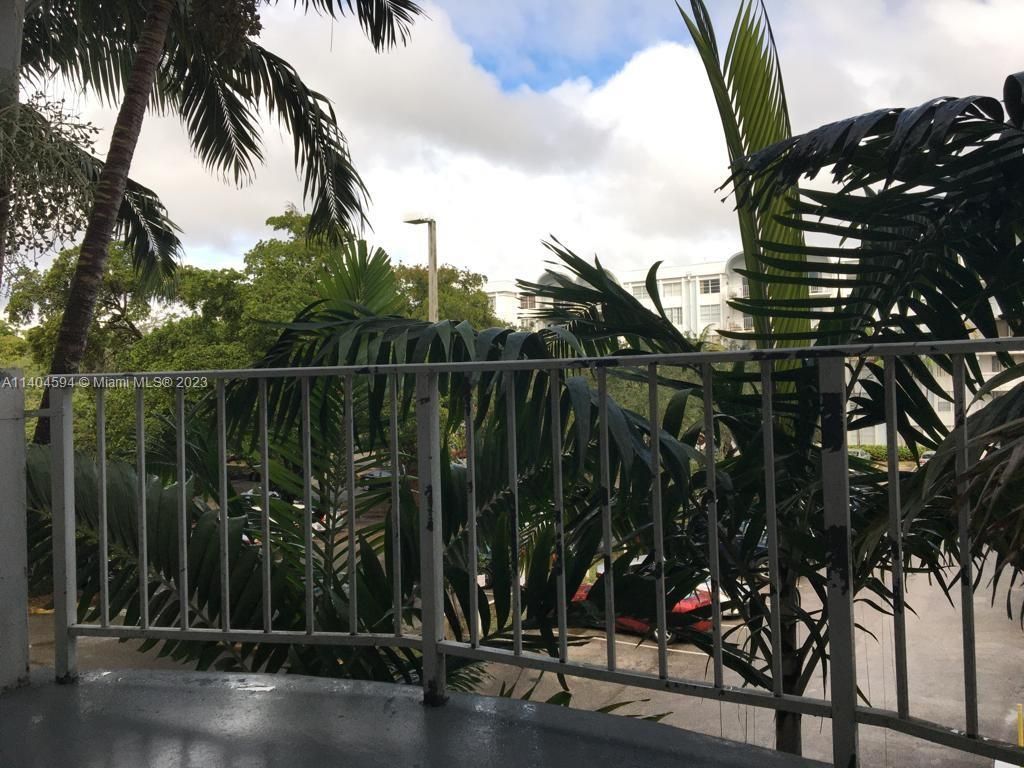 496 NW 165th St Rd, Unit D312, Miami, FL 33169 Photo