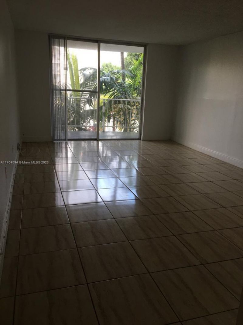 496 NW 165th St Rd, Unit D312, Miami, FL 33169 Photo