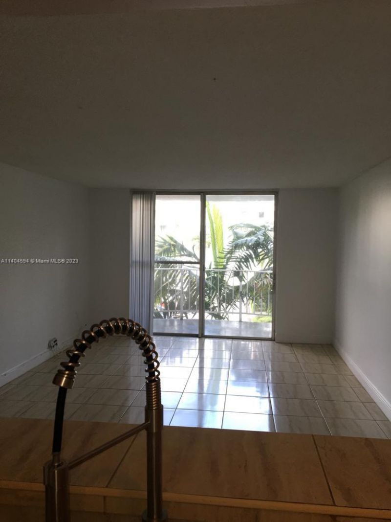 496 NW 165th St Rd, Unit D312, Miami, FL 33169 Photo
