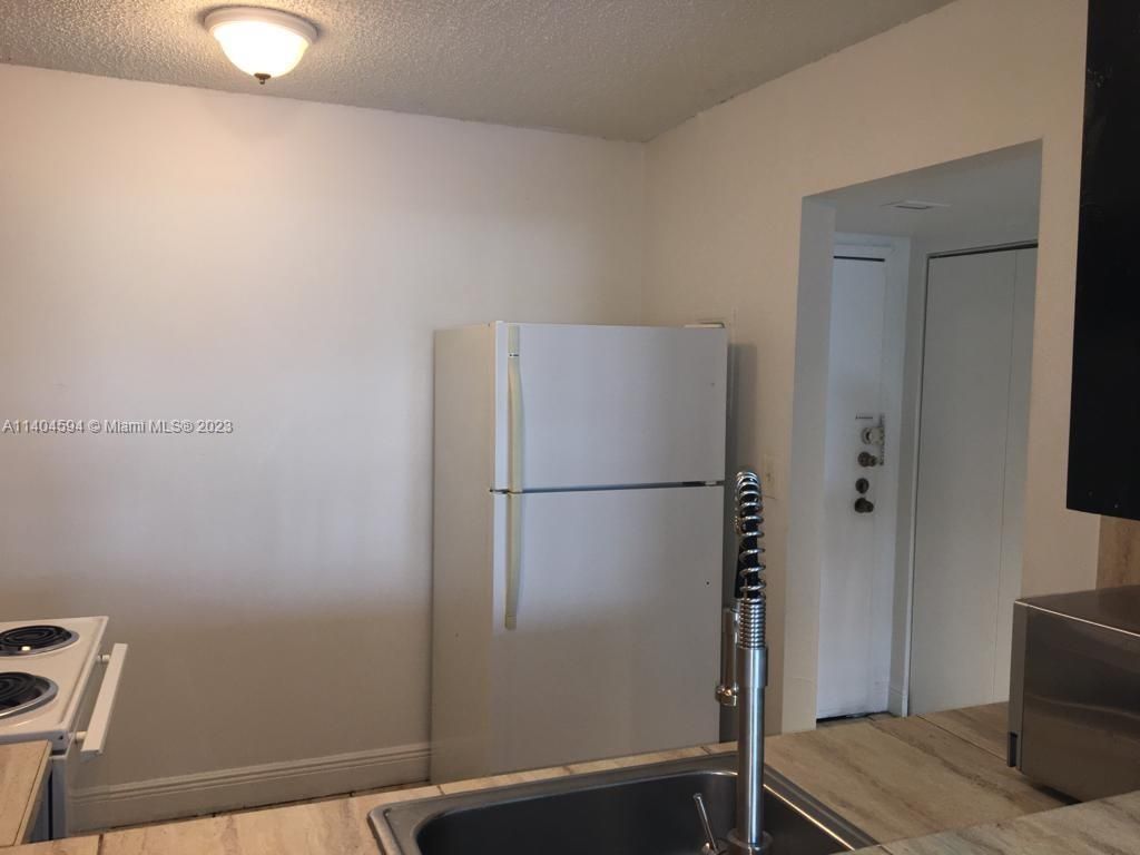 496 NW 165th St Rd, Unit D312, Miami, FL 33169 Photo