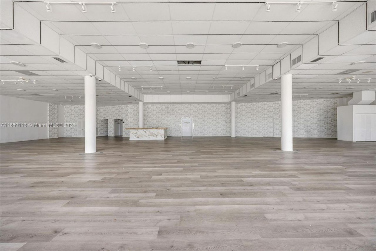 9855 S Dixie Hwy, Pinecrest, FL 33156 Photo