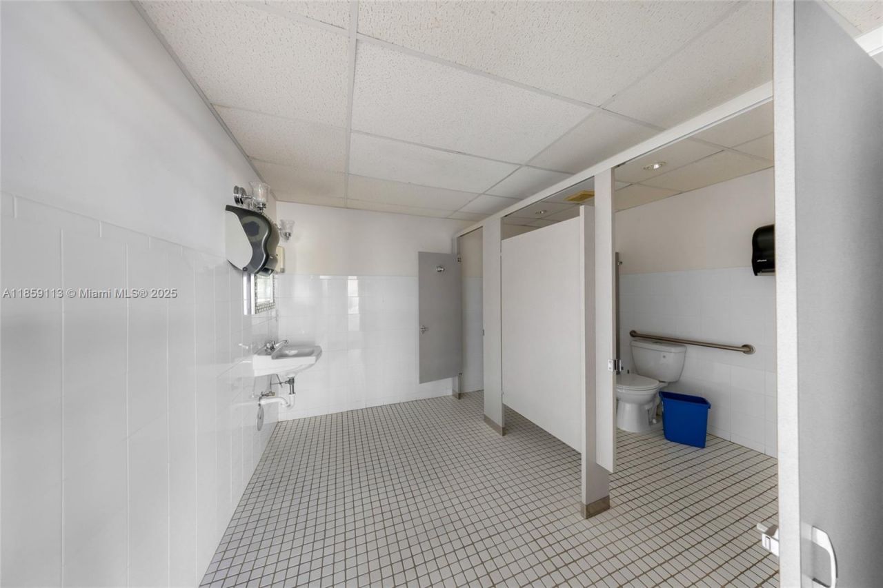 9855 S Dixie Hwy, Pinecrest, FL 33156 Photo