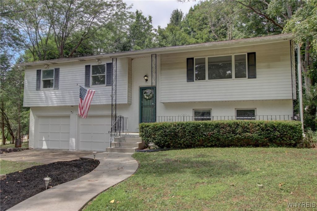 3549 Westview Court, Marilla, NY 14052 Main Photo