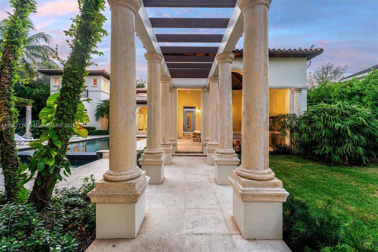 9941 SW 60th Ct, Pinecrest, FL 33156 Photo