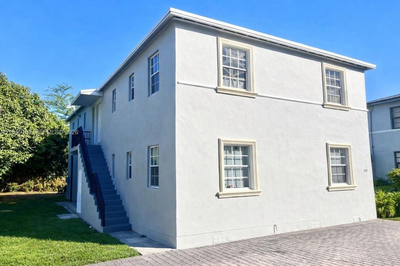 2371 SW 27th St, Miami, FL 33133 Photo