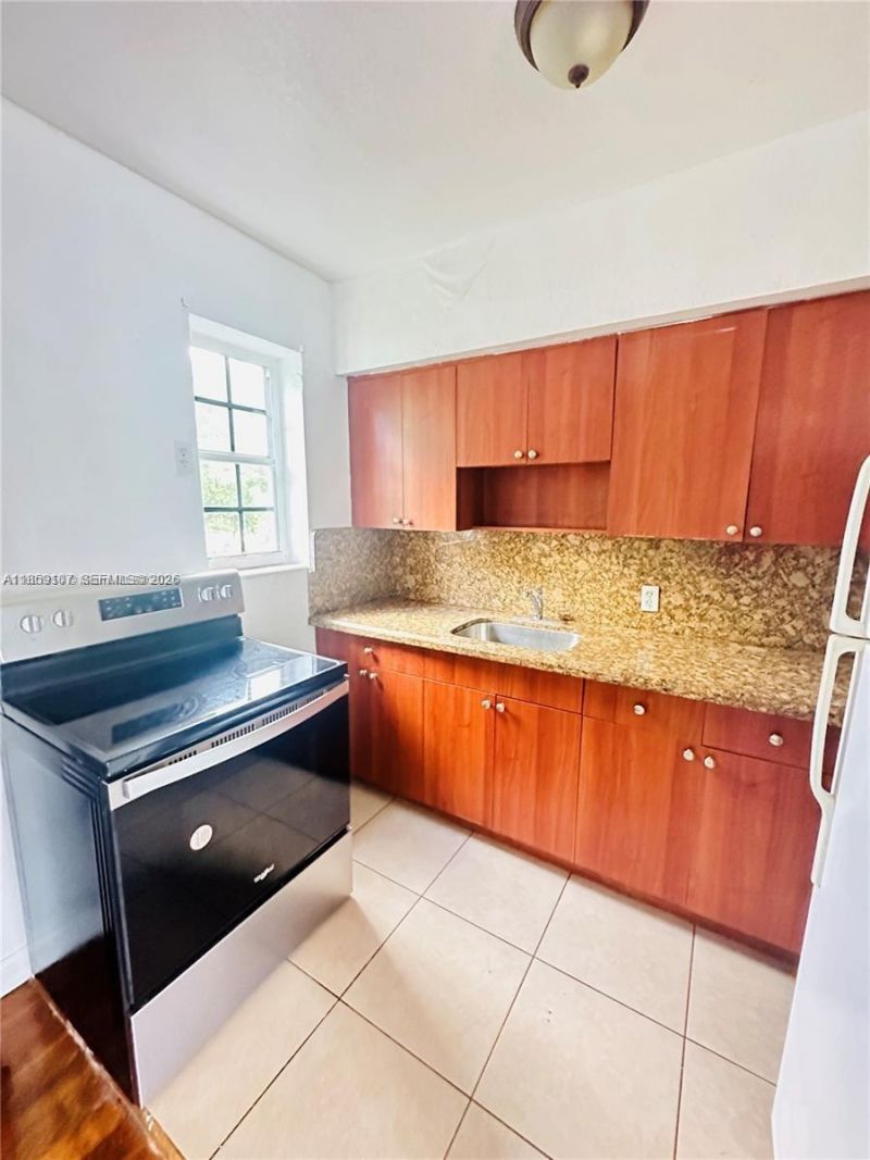 2371 SW 27th St, Miami, FL 33133 Photo