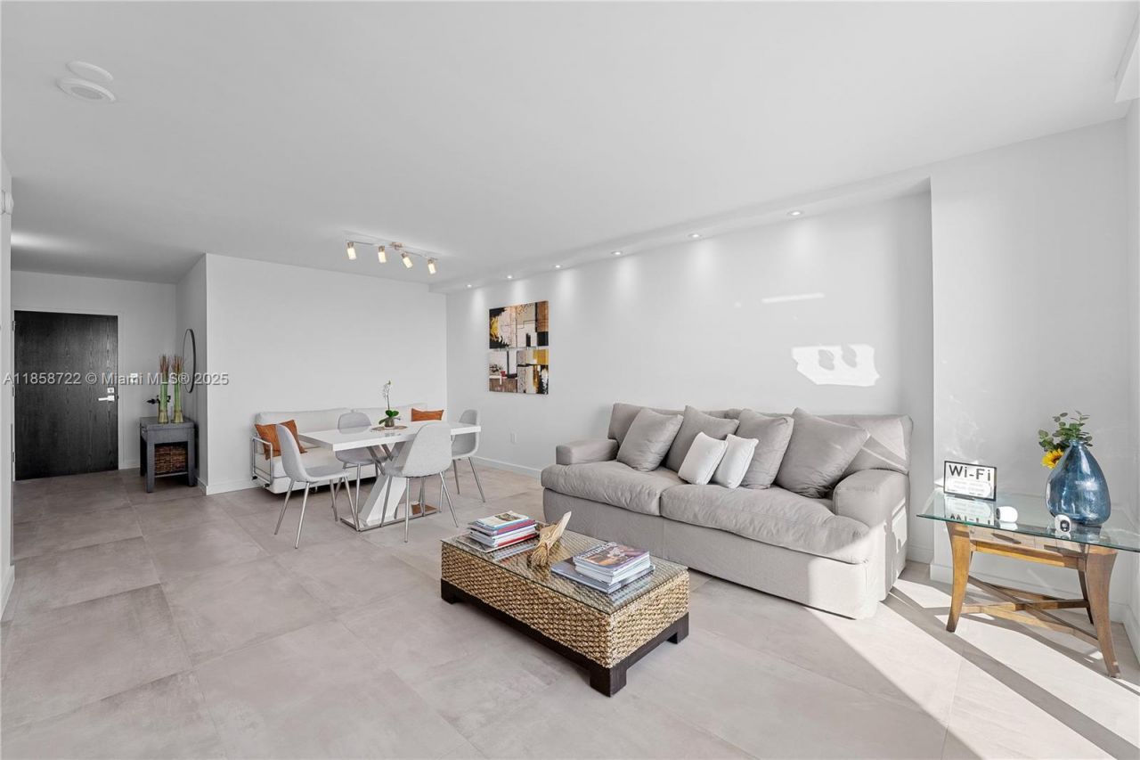 90 Alton Rd, Unit 2505, Miami Beach, FL 33139 Photo