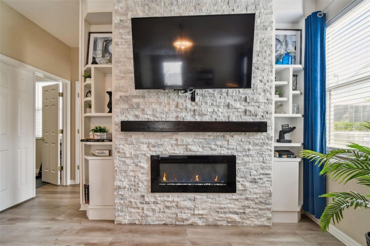 8821 N River Road, Tampa, FL 33635 Photo