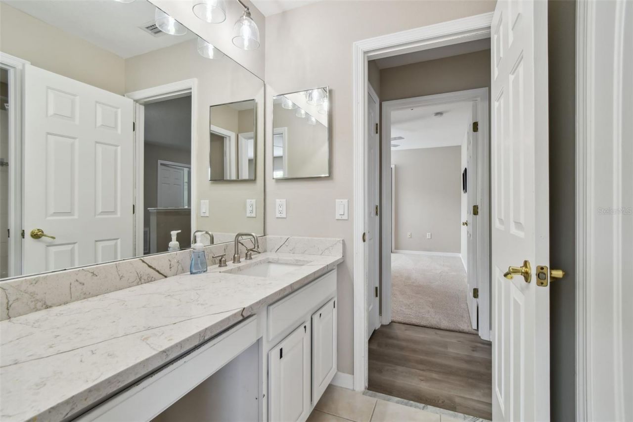 8821 N River Road, Tampa, FL 33635 Photo