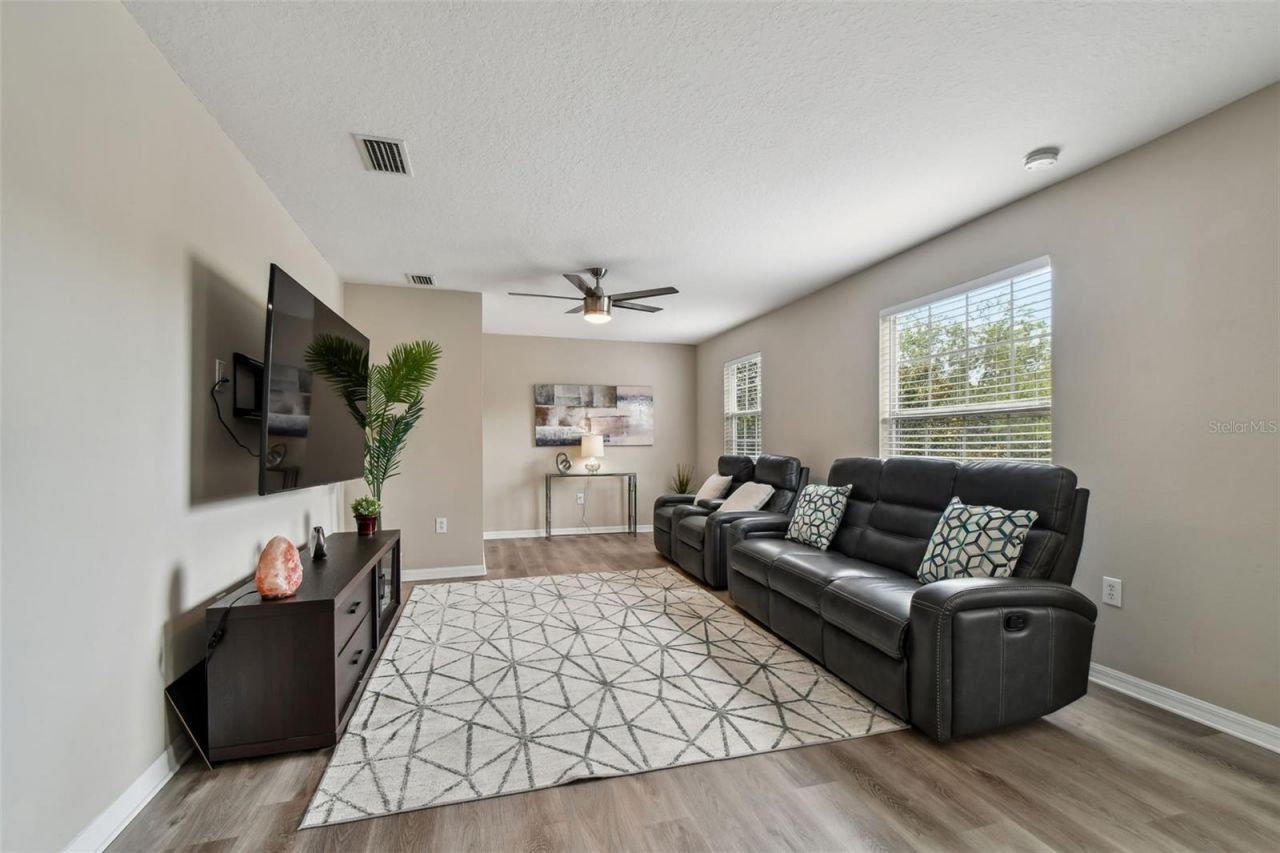 8821 N River Road, Tampa, FL 33635 Photo