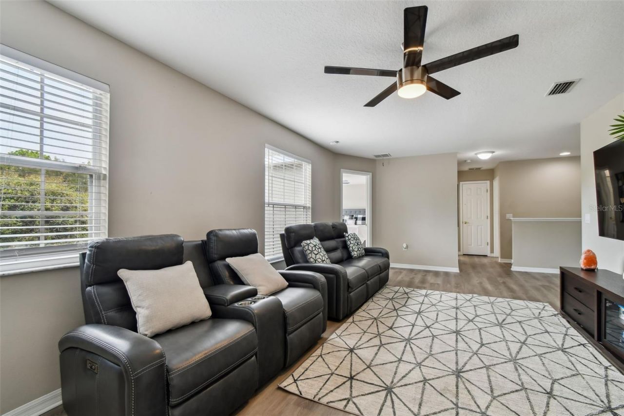 8821 N River Road, Tampa, FL 33635 Photo