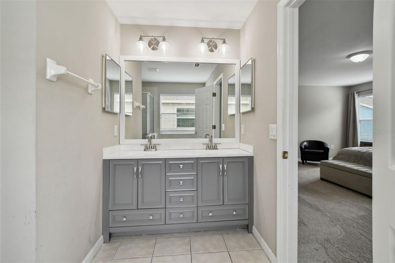 8821 N River Road, Tampa, FL 33635 Photo