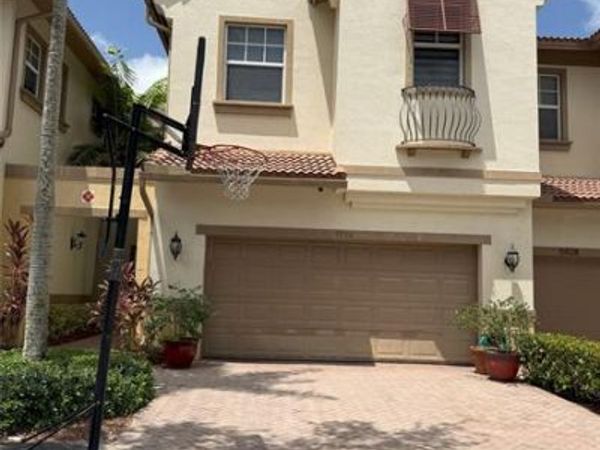 5926 NW 117th Dr, Unit 9B, Coral Springs, FL 33076