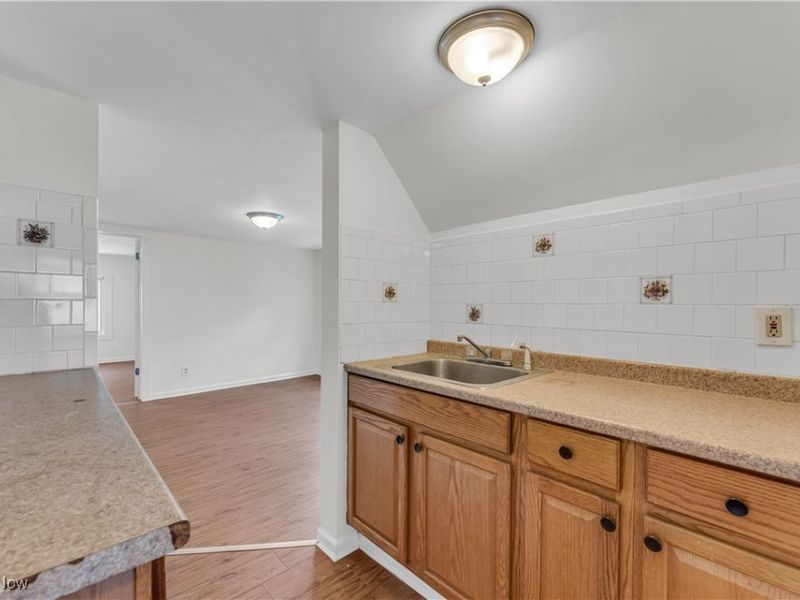 3571 W 69th Street, Unit 2/UP, Cleveland, OH 44102 Photo 8