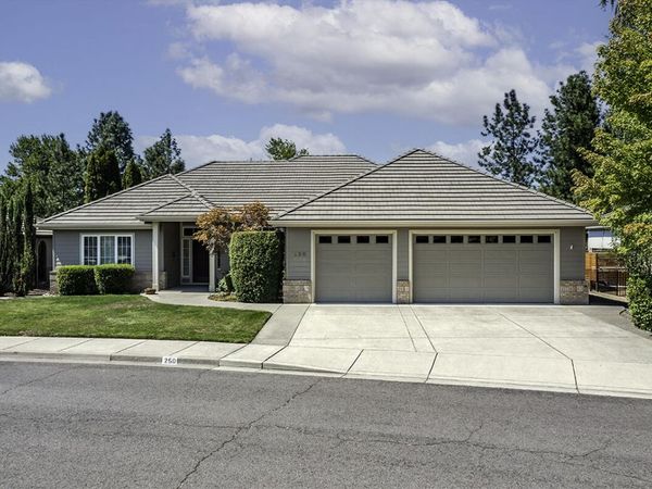 250 Briarwood Lane, Medford, OR 97504