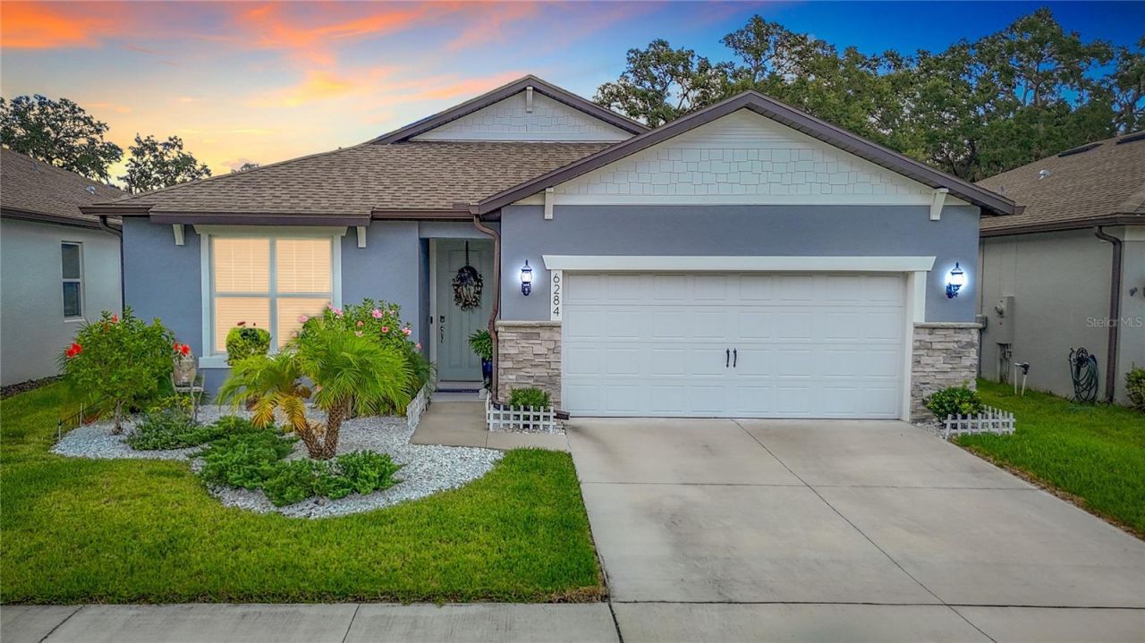 6284 Bradford Woods Drive, Zephyrhills, FL 33542 Main Photo