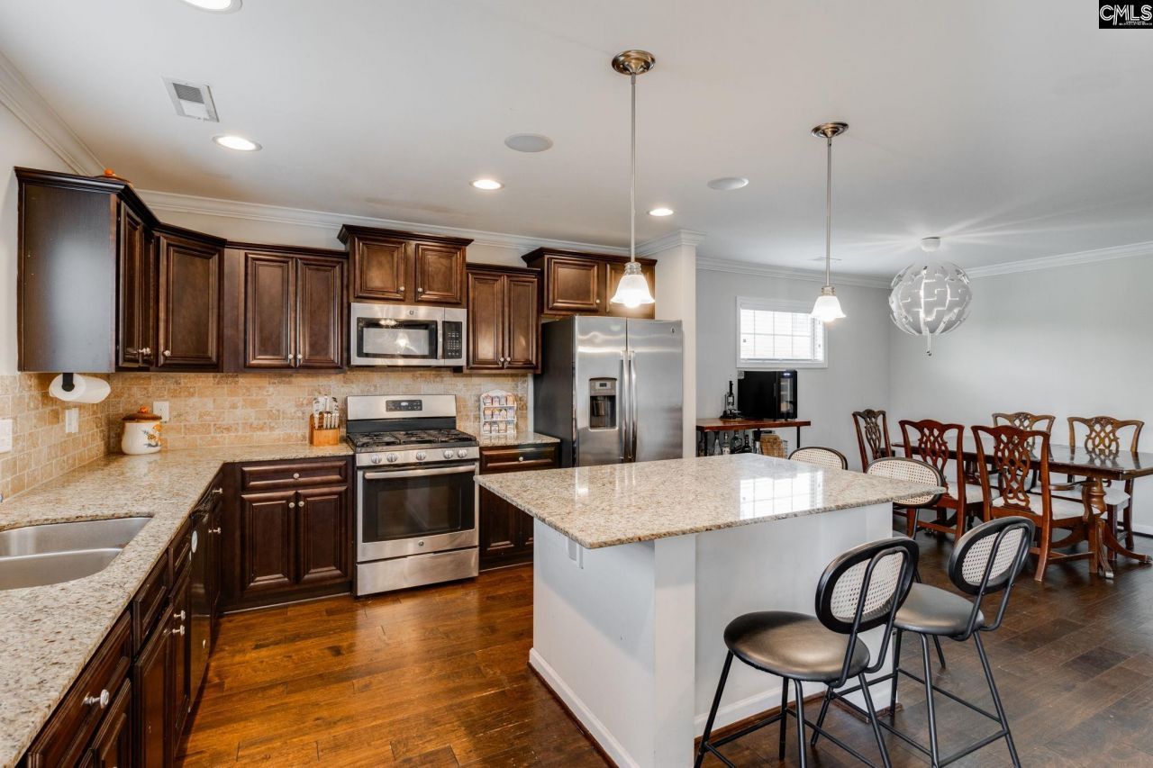 637 Kimpton Drive Photo 13