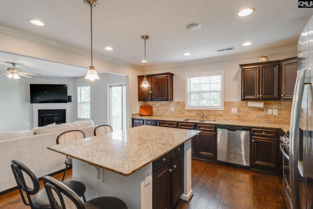 637 Kimpton Drive Photo 15