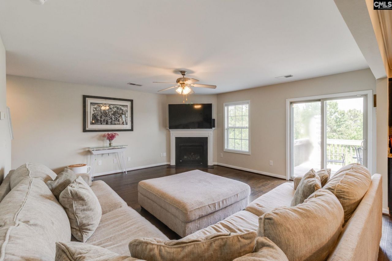 637 Kimpton Drive Photo 16