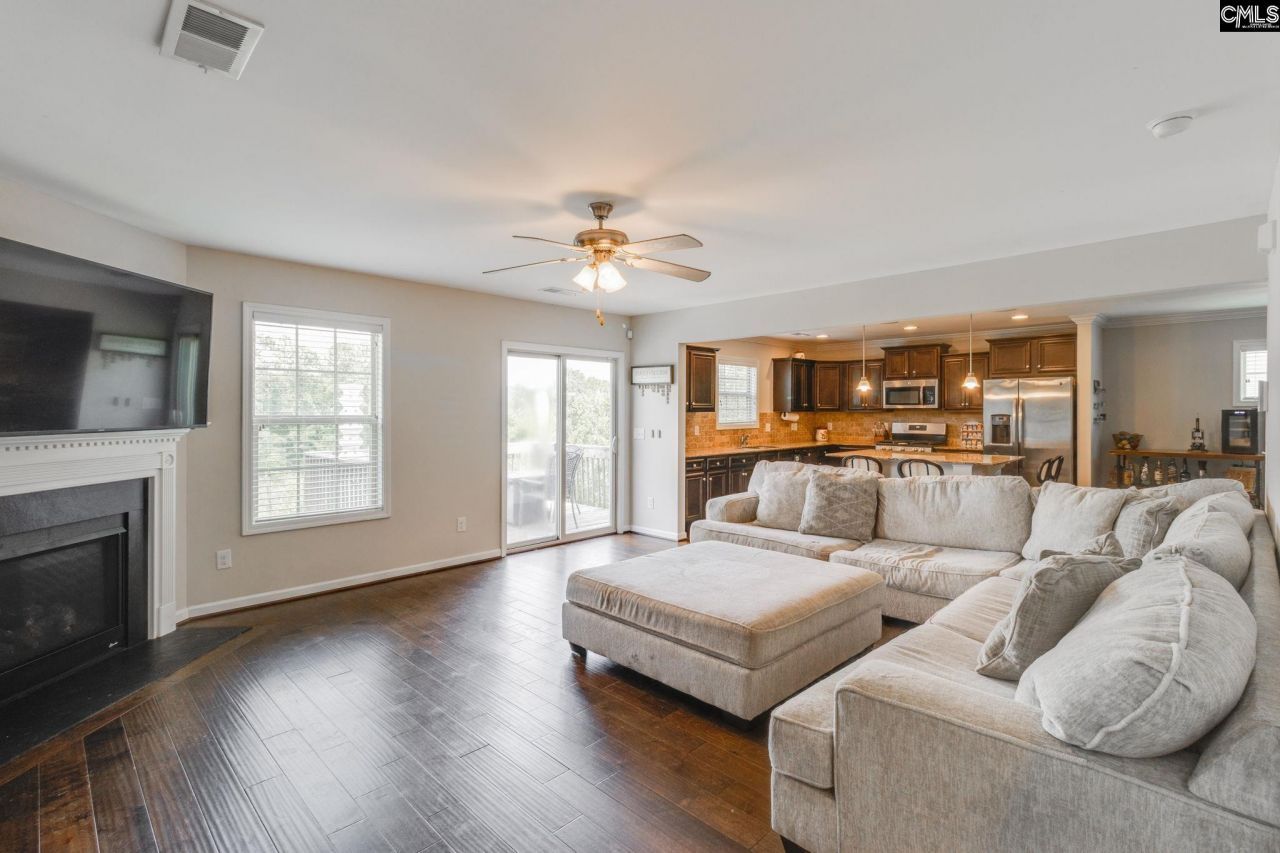 637 Kimpton Drive Photo 17