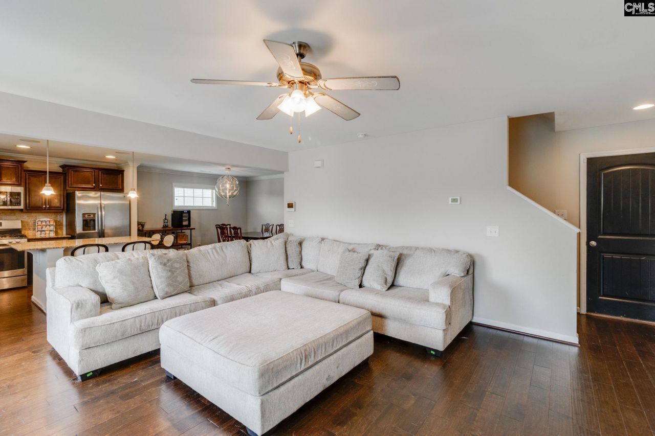 637 Kimpton Drive Photo 18