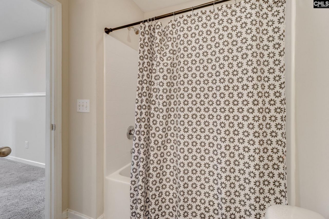 637 Kimpton Drive Photo 32