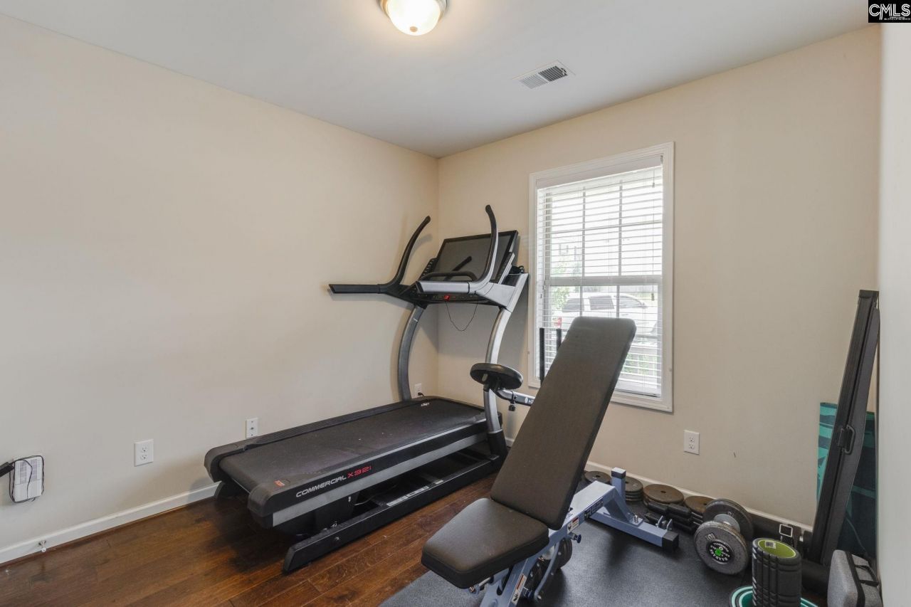 637 Kimpton Drive Photo 9