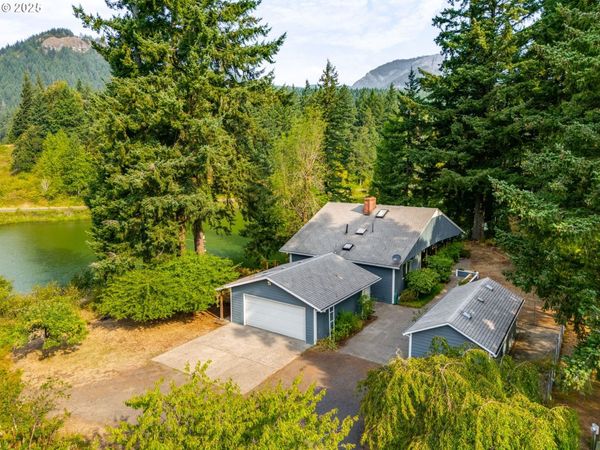 2020 GREENLEAF DR, North Bonneville, WA 98639