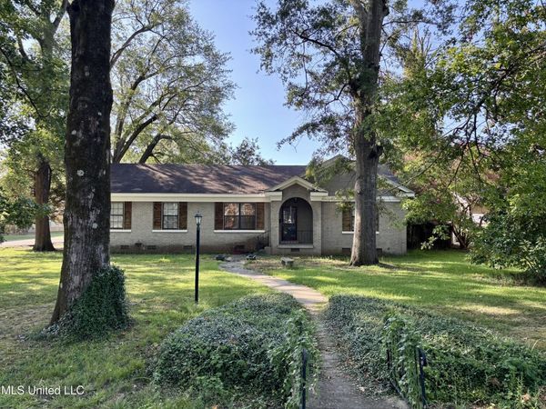 201 W Cleveland Avenue, Greenwood, MS 38930