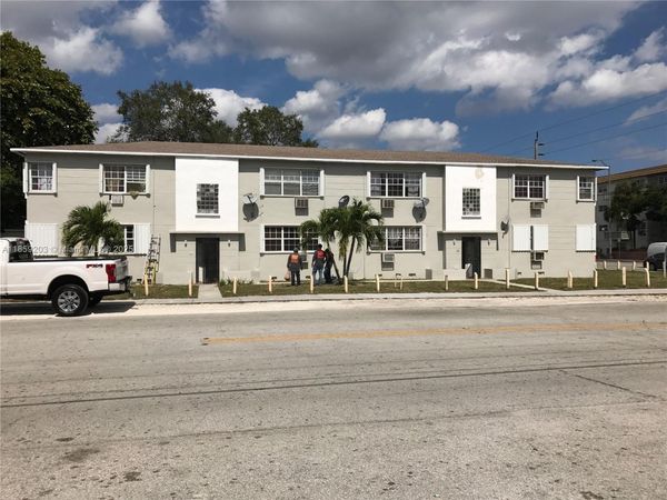 595 NE 129th St, North Miami, FL 33161