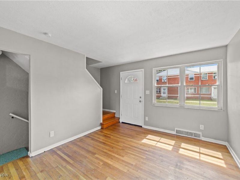 522 Clearview Drive, Euclid, OH 44123 Photo 2