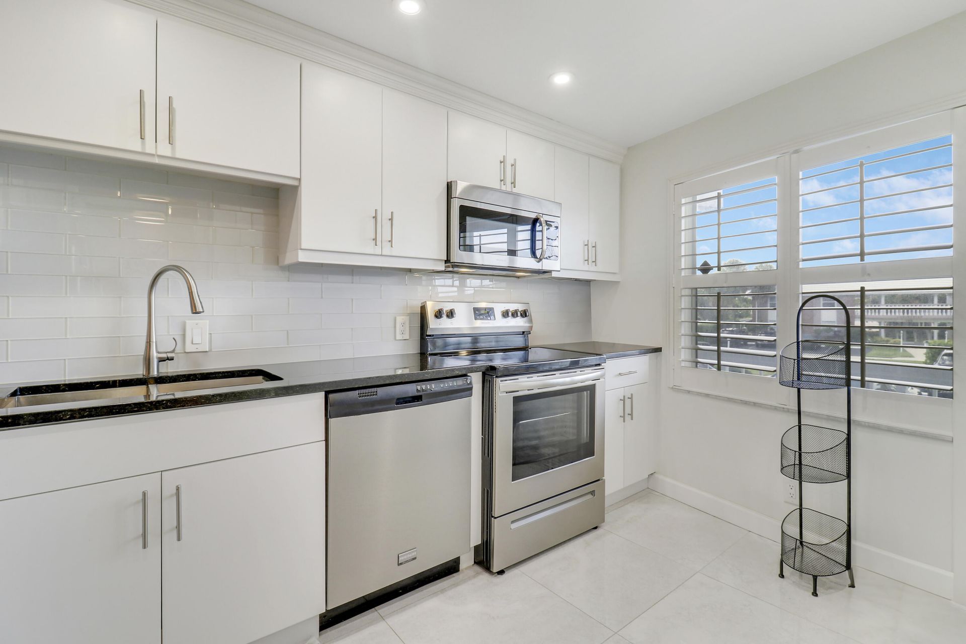 155 Yacht Club Drive, Unit 107, North Palm Beach, FL 33408 Photo