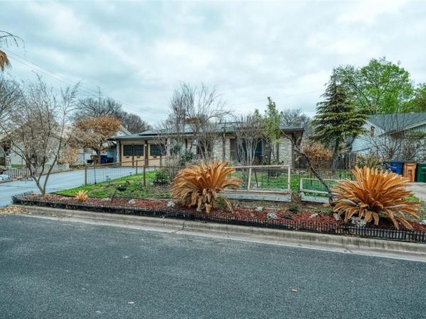2704 Clarkdale LN, Austin, TX 78757