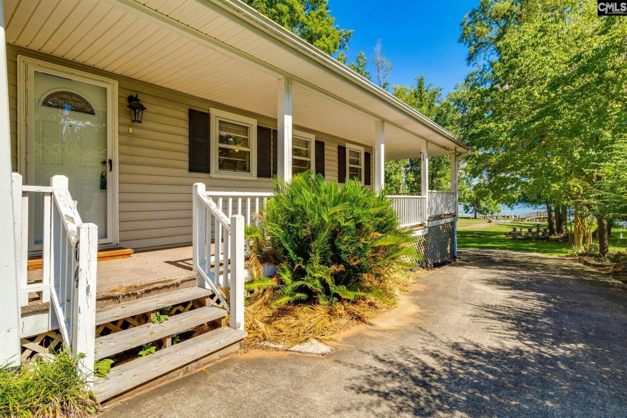 64 Rion Circle  Photo 5