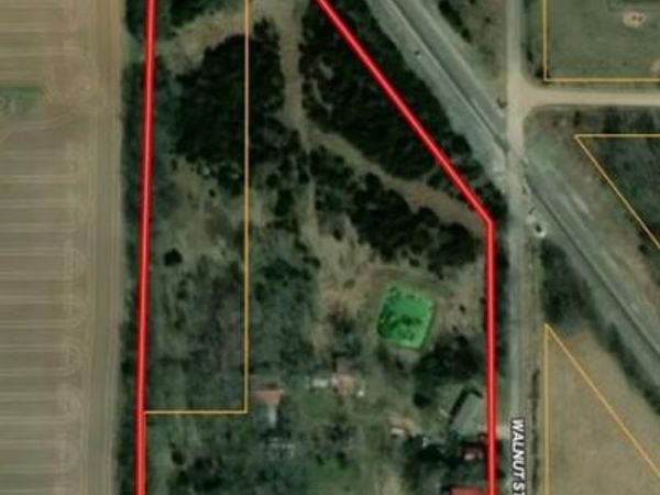 685 Walnut Street, Oswego, KS 67356